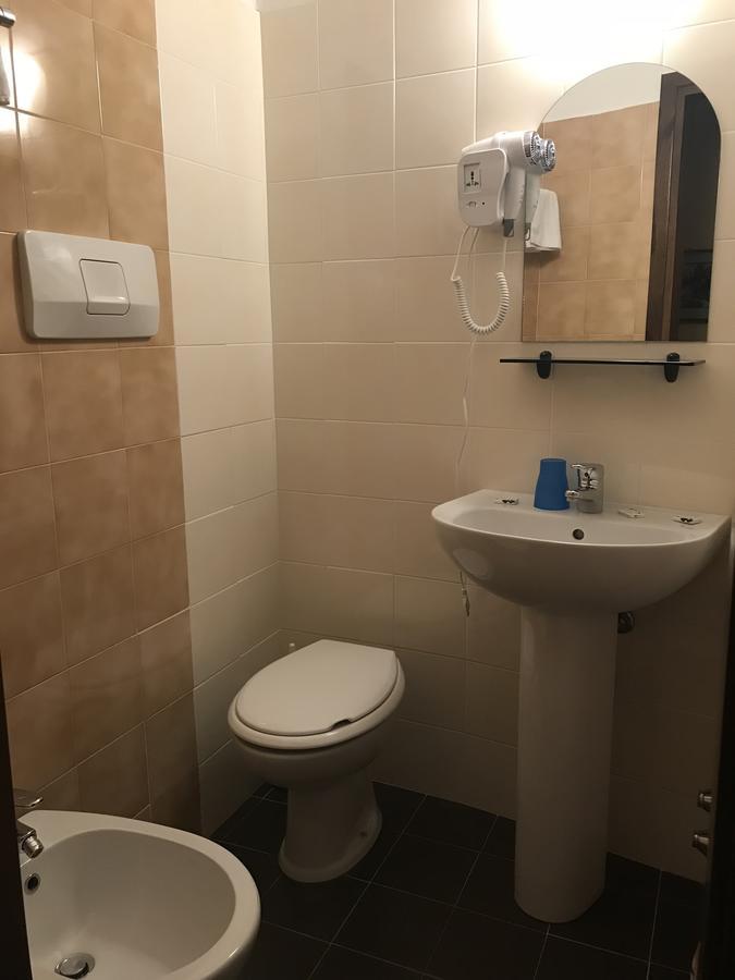Albergo Meuble Olivi 托斯科拉诺-马德尔诺 外观 照片