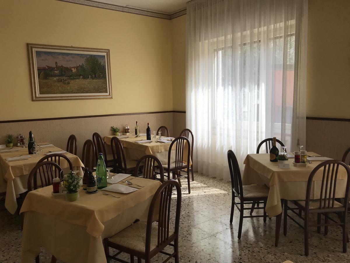 Albergo Meuble Olivi 托斯科拉诺-马德尔诺 外观 照片